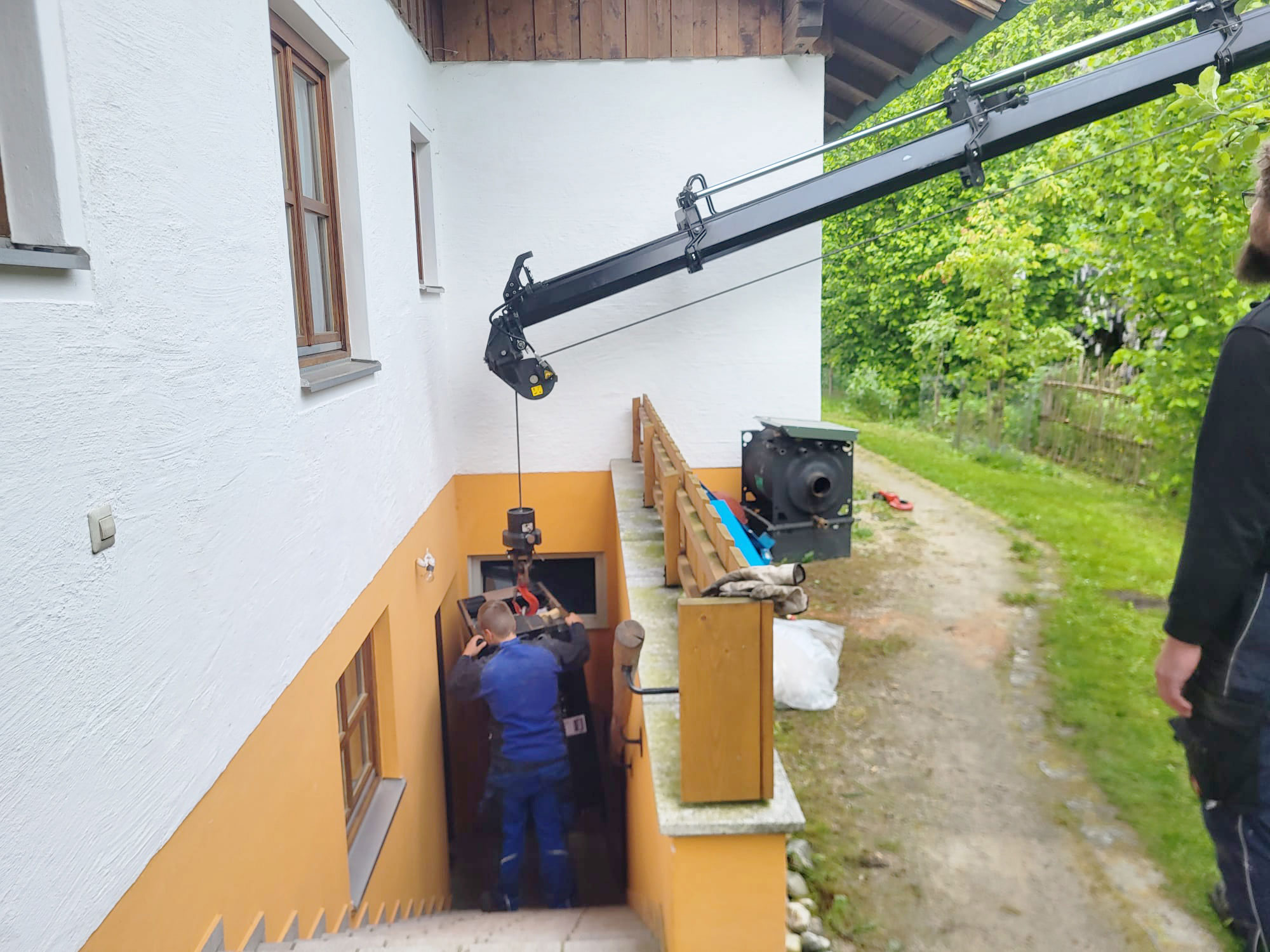 Ein- und Ausbringung schwer zugaenglicher Bereich Keller